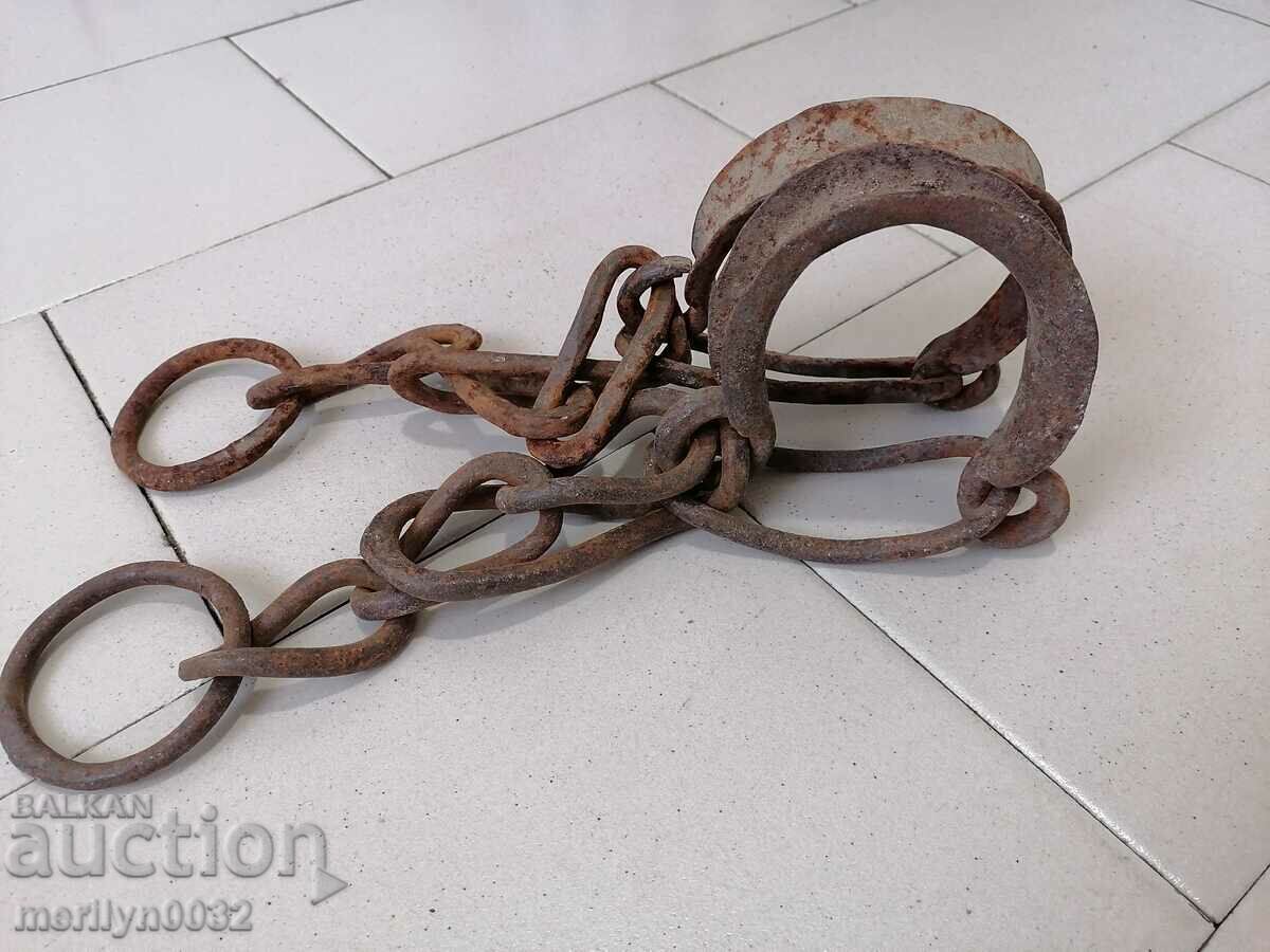 Стари ръчно ковани букаи, вериги, пранги, окови с цена 44.00 лв. | € 22.50 Стари ръчно ковани букаи, вериги, пранги, окови с цена 44.00 лв. | € 22.50