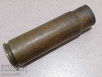 Carcasă veche dintr-o carcasă de mitralieră de 40 mm