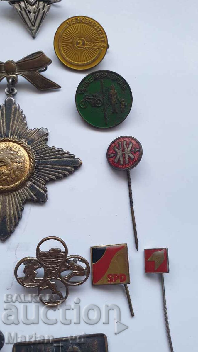 Delivery of Lot of foreign medals and badges Delivery of Lot of foreign medals and badges