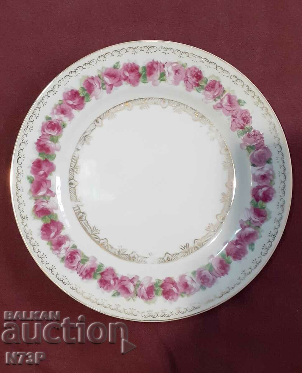 OLD PORCELAIN PLATE. COLLECTION.