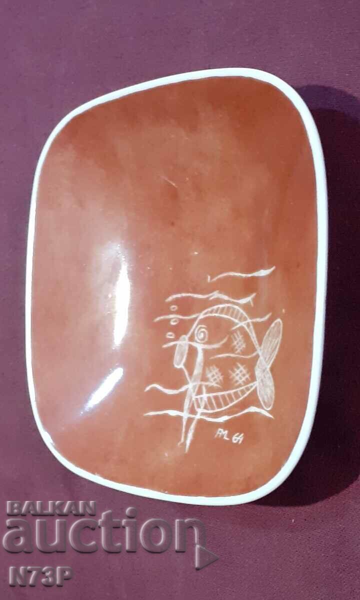 Licitație PLATĂ VECHE DE PORȚELAN. COLECTIE.