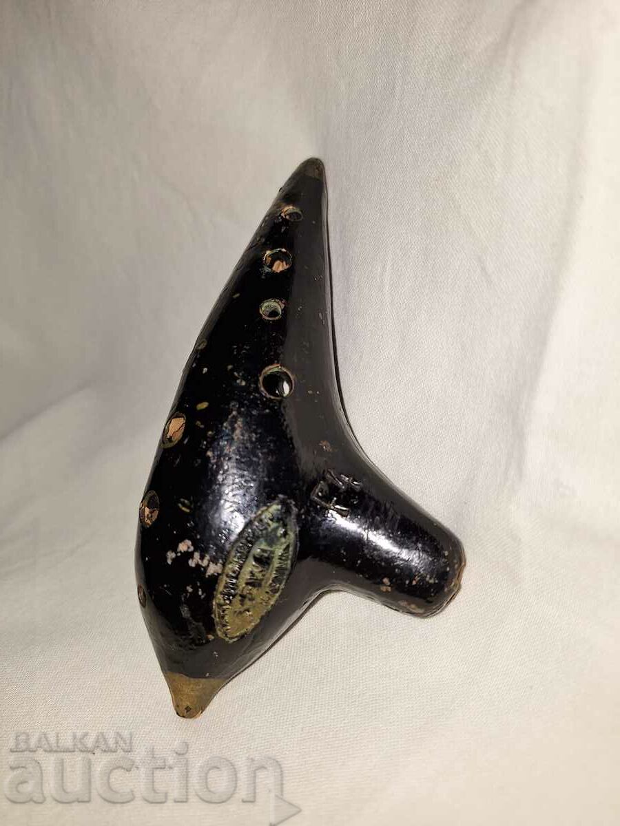 Ocarina veche din ceramica cu stampila cu preț 35.00 BGN | € 17.90 Ocarina veche din ceramica cu stampila cu preț 35.00 BGN | € 17.90