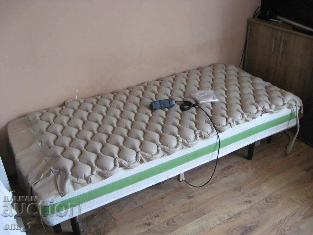 Very preserved anti-decubitus mattress/mattress with compressor