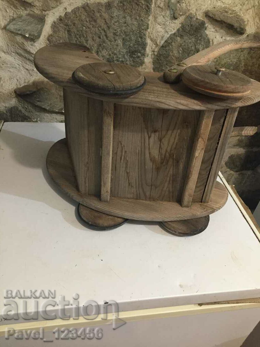 Delivery of old wooden cart