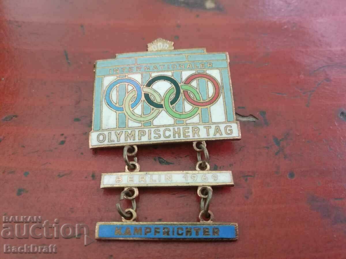 Рядка Немска ГДР Олимпийска емайл значка Рефер Берлин 1969
