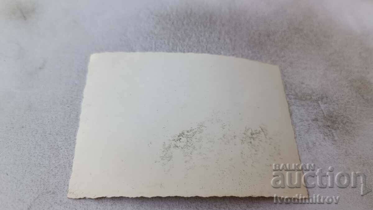 Φωτογραφία Δύο άντρες γυμνοί μέχρι τη μέση με τιμή 1.65 BGN | € 0.84 Φωτογραφία Δύο άντρες γυμνοί μέχρι τη μέση με τιμή 1.65 BGN | € 0.84