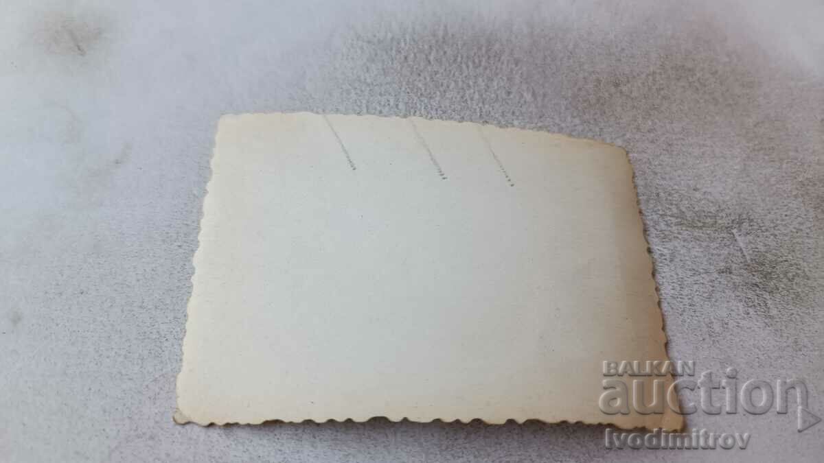 Φωτογραφία Δύο γυναίκες στην παραλία με τιμή 1.35 BGN | € 0.69 Φωτογραφία Δύο γυναίκες στην παραλία με τιμή 1.35 BGN | € 0.69