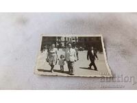 Снимка София Четири млади жени на бул. Царъ Освободителъ
