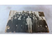 Foto Ferdinand Elevii clasei a V-a cu profesorul lor