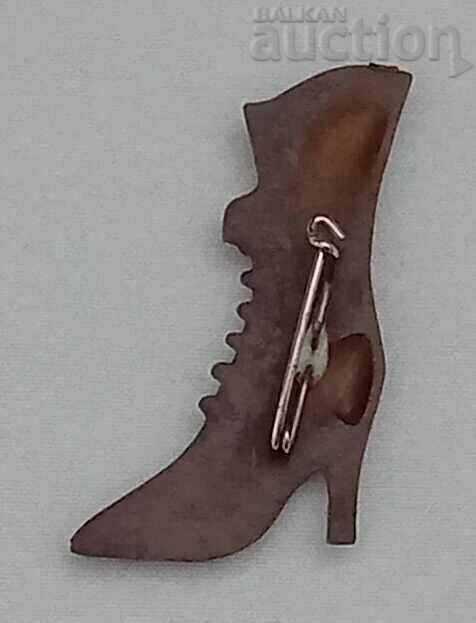 LADIES RETRO BOOT SHOE BROOCH BADGE with price 1.50 BGN | € 0.77 LADIES RETRO BOOT SHOE BROOCH BADGE with price 1.50 BGN | € 0.77
