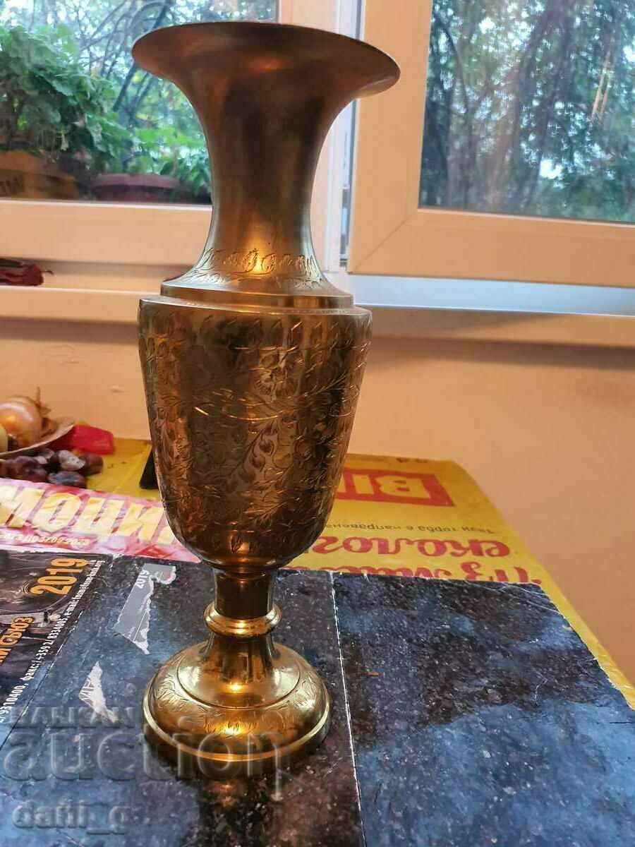 Χάλκινο βάζο με τιμή 25.56 €