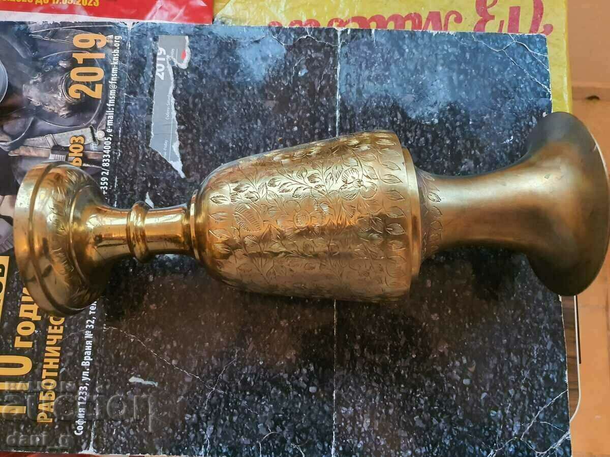 Auction Bronze vase Auction Bronze vase