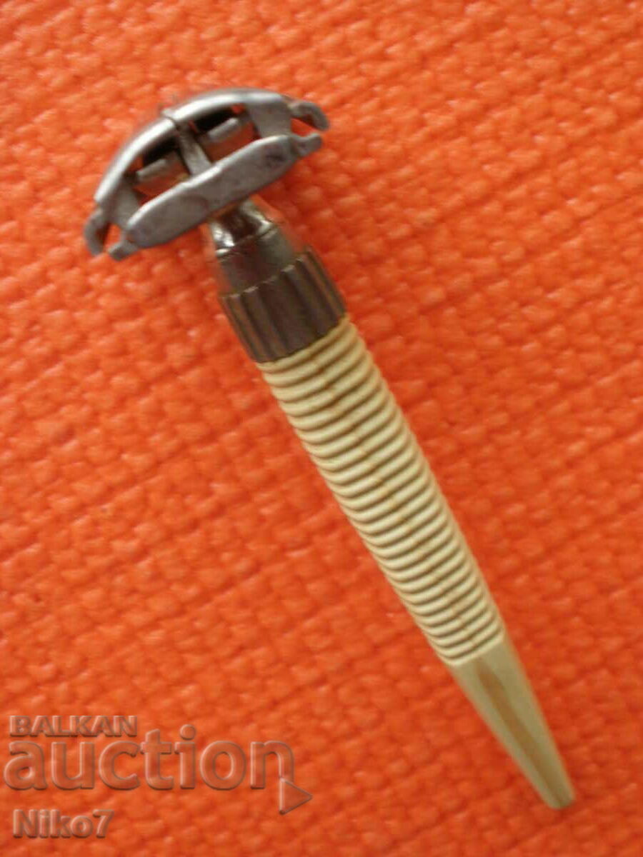 Vintage razor "Gillette" - England, with box. with price 24.99 BGN | € 12.78
