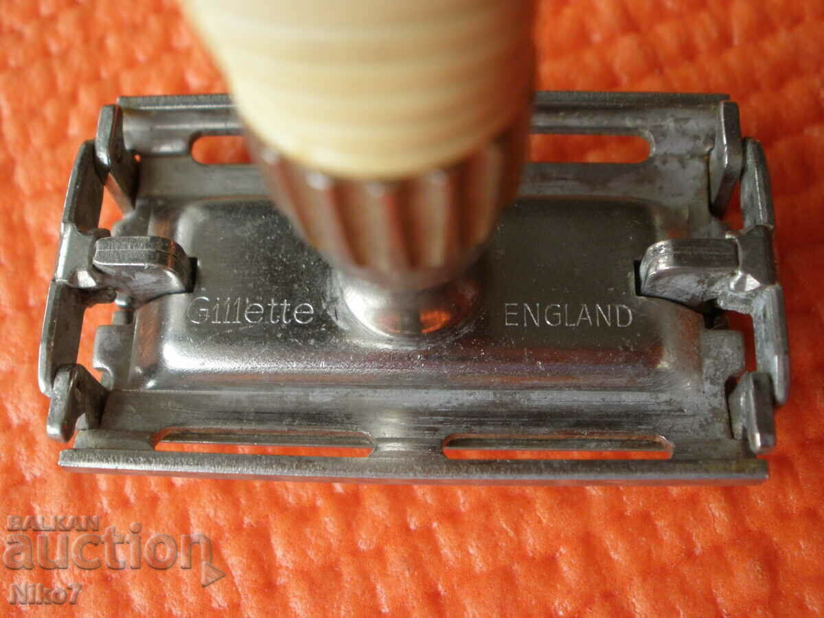 Auction  Vintage razor "Gillette" - England, with box.