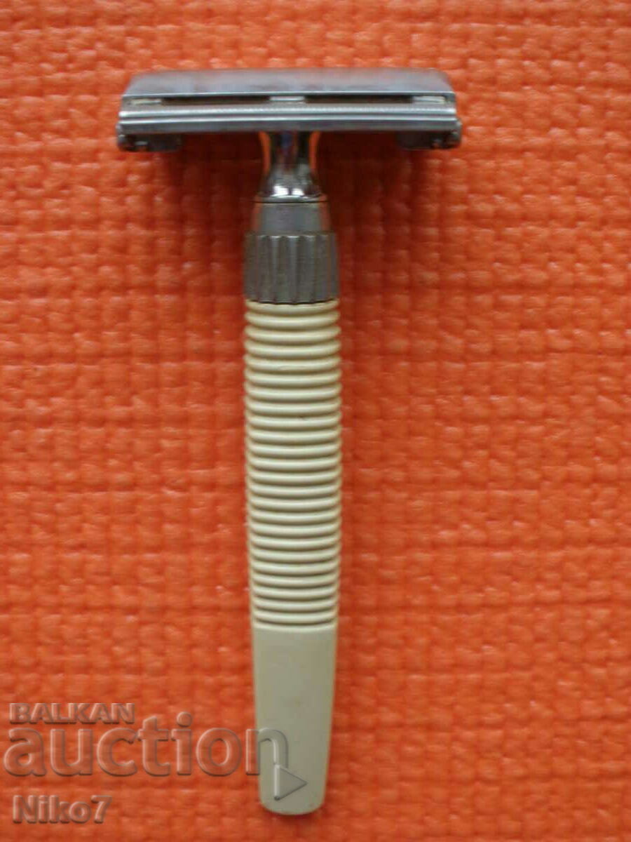 Vintage razor "Gillette" - England, with box.