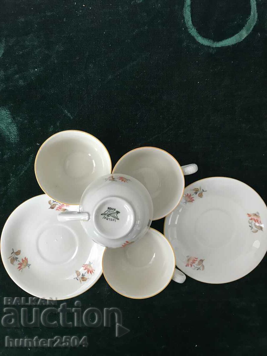 Cups and saucers - 6 pieces