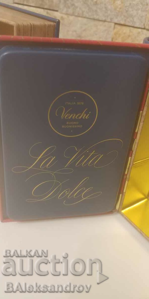 Παράδοση Όμορφα τσίγκινα κουτιά βιβλίων