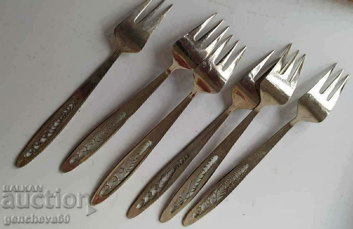 Παράδοση Vintage ρωσικά πιρούνια φιλιγκράν σε κουτί Παράδοση Vintage ρωσικά πιρούνια φιλιγκράν σε κουτί