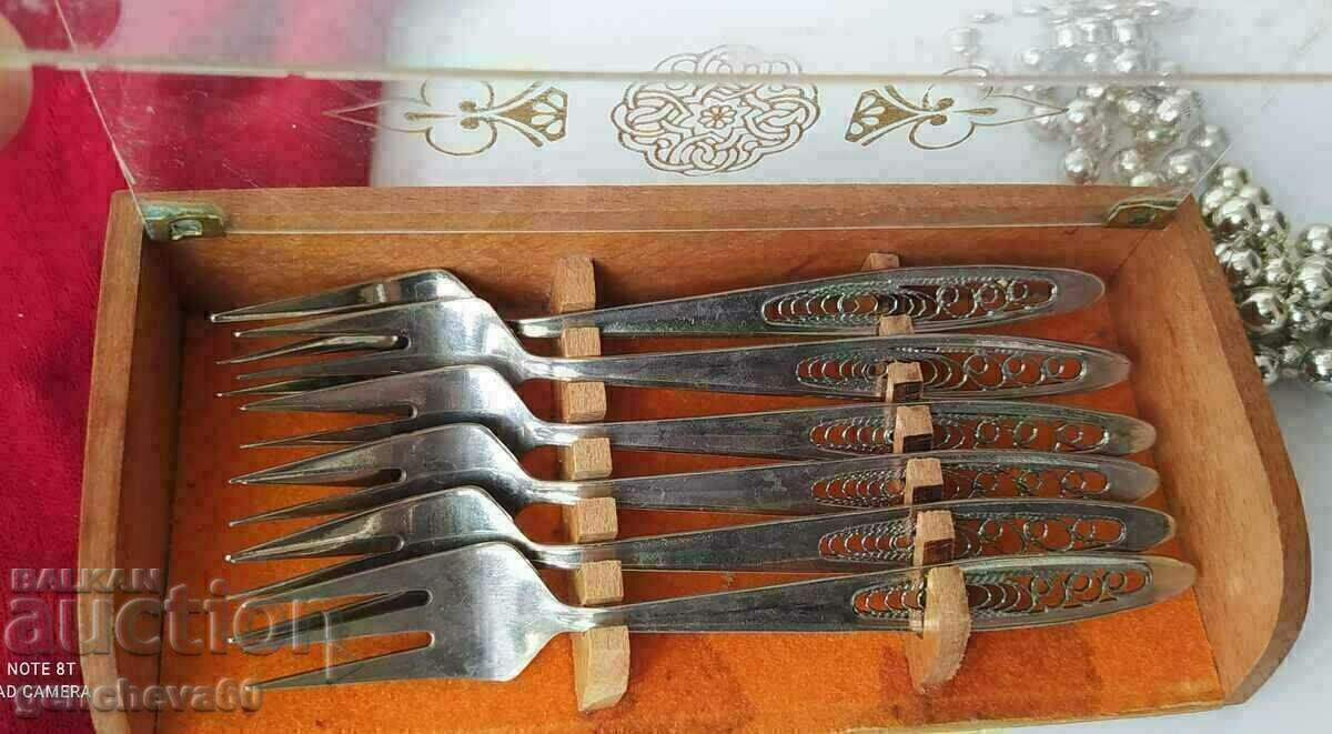 Furculițe vintage din filigran rusesc într-o cutie
