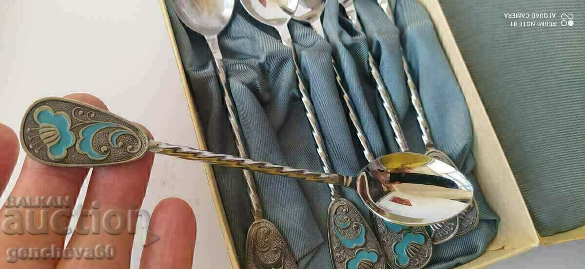 Collection spoons with enamel in a box - 6 Collection spoons with enamel in a box - 6