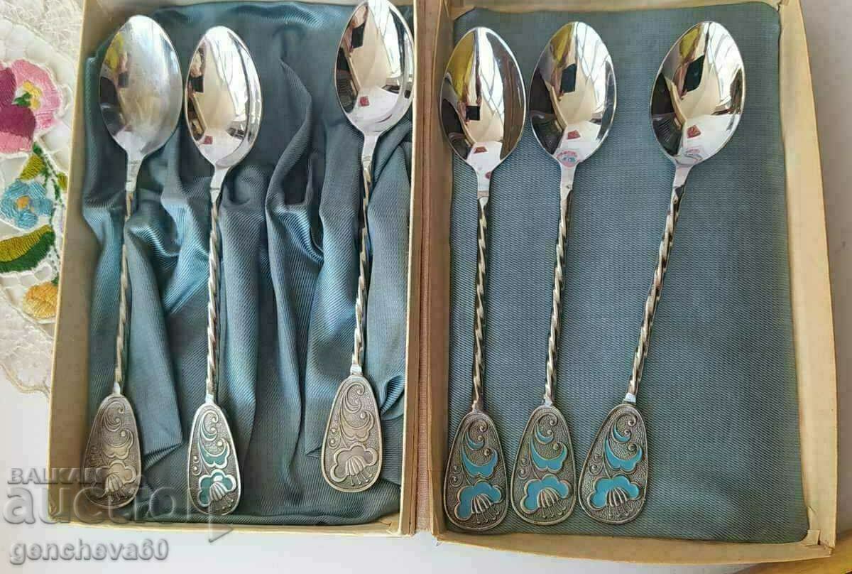 Collection spoons with enamel in a box - 7 Collection spoons with enamel in a box - 7