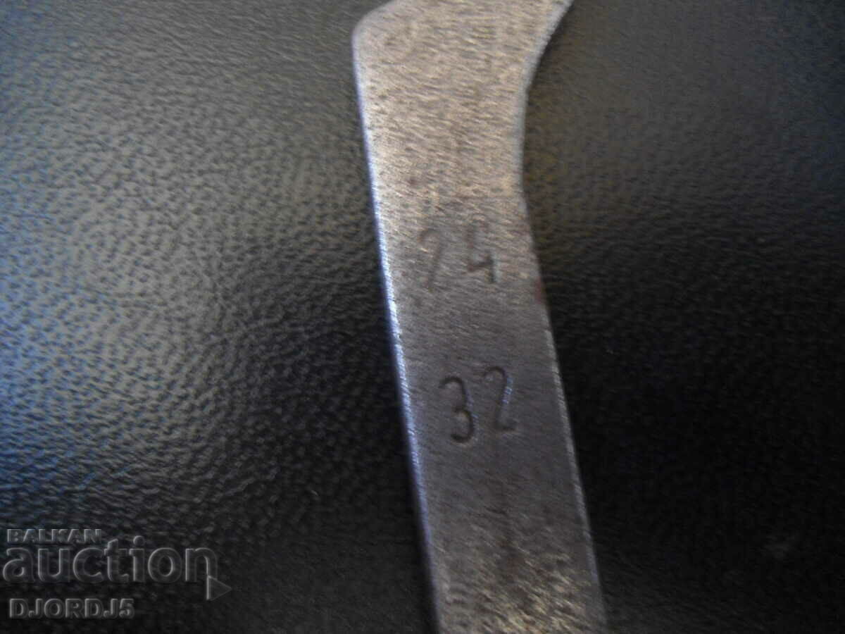 Ένα παλιό όργανο με τιμή 3.00 BGN | € 1.53 Ένα παλιό όργανο με τιμή 3.00 BGN | € 1.53