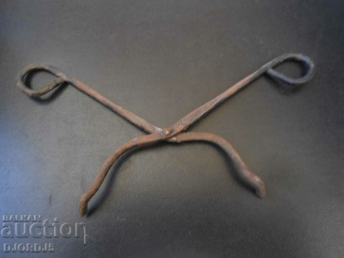 Auction An old instrument Auction An old instrument