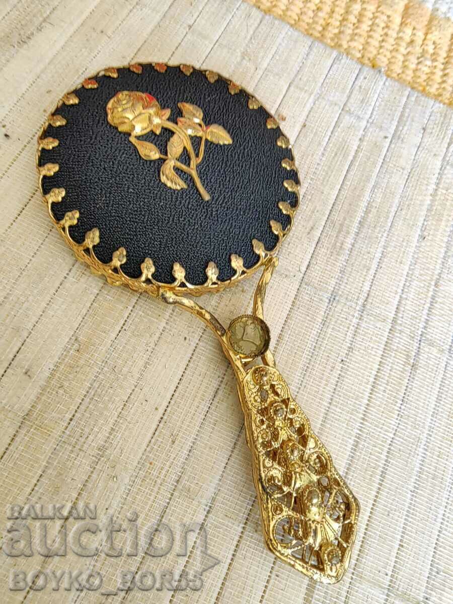 Παλιός Χάλκινος καθρέφτης γυναικείων ντυσίματος με τιμή 15.00 BGN | € 7.67 Παλιός Χάλκινος καθρέφτης γυναικείων ντυσίματος με τιμή 15.00 BGN | € 7.67