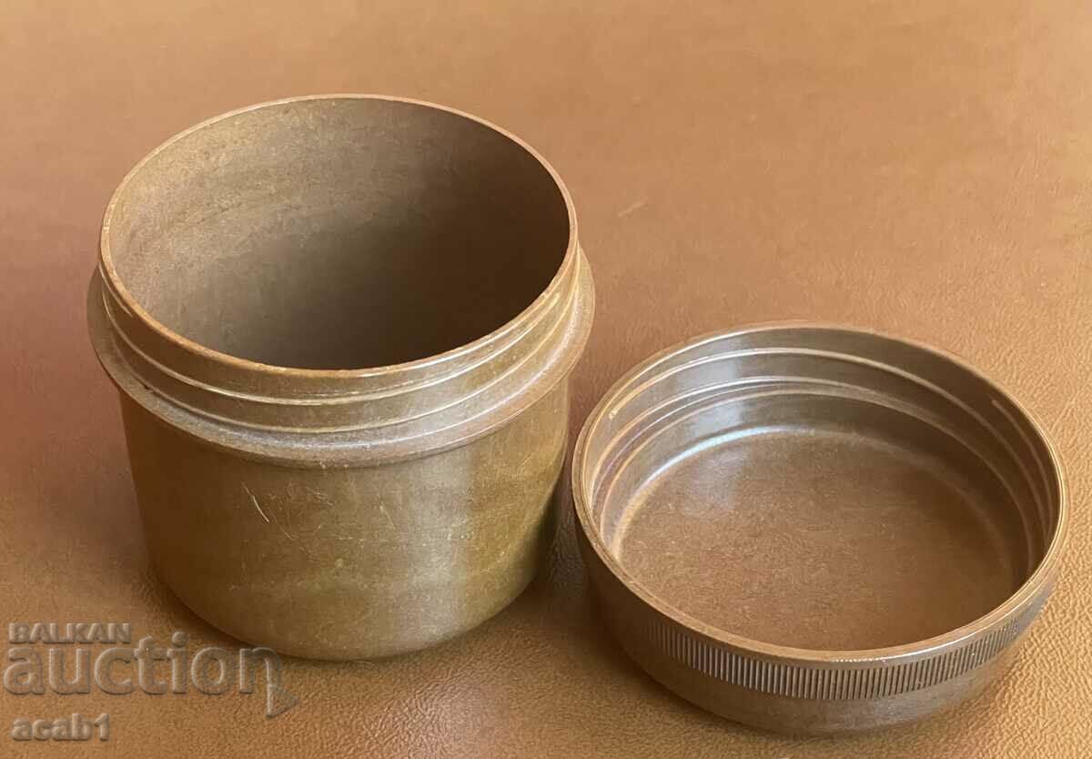 Кутия художник София с цена 14.99 лв. | € 7.66 Кутия художник София с цена 14.99 лв. | € 7.66