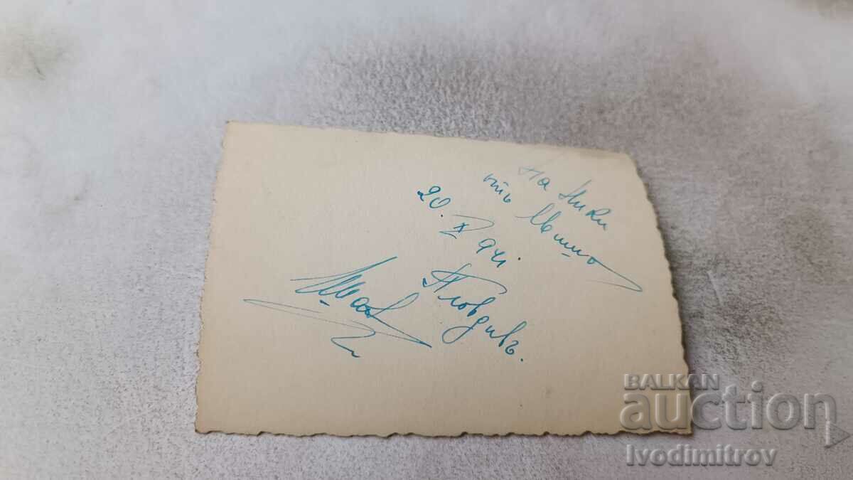 Φωτογραφία Plovdiv Άνδρας με παλτό στο πάρκο 1941 με τιμή 1.15 BGN | € 0.59 Φωτογραφία Plovdiv Άνδρας με παλτό στο πάρκο 1941 με τιμή 1.15 BGN | € 0.59