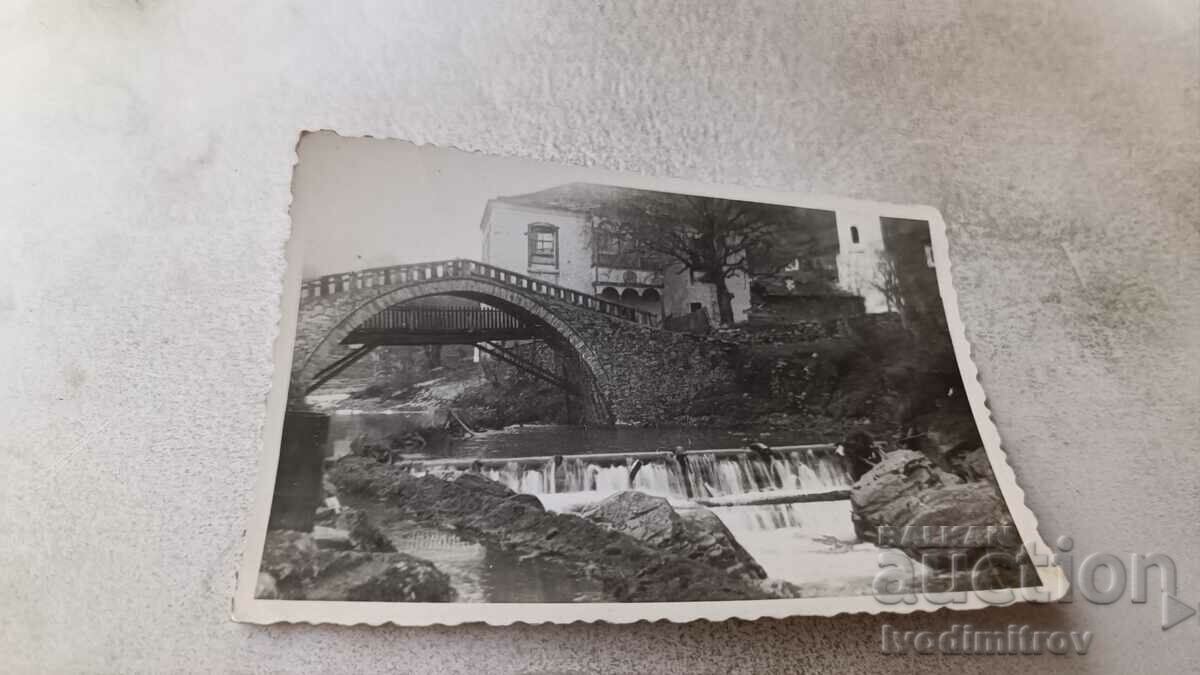 Photo Stone bridge over a river