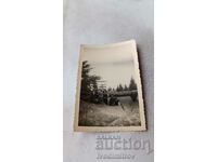 Photo Men and women in front of a mountain hut
