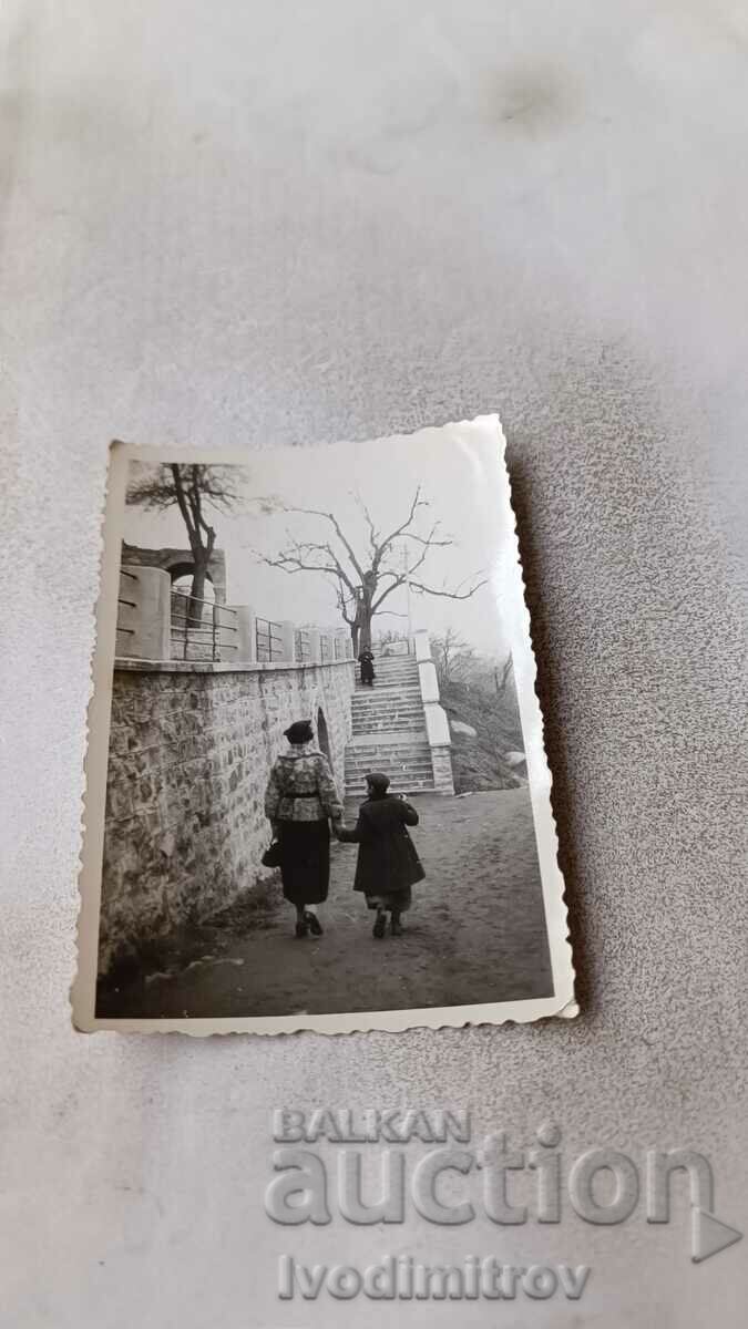 Снимка Пловдивъ Бунарджика Жена и малко момченце 1938