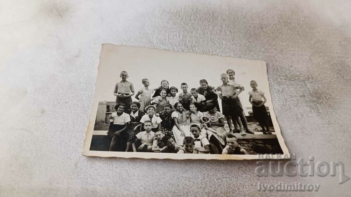 Снимка Пловдивъ Колонията Момчета и момичета 1938