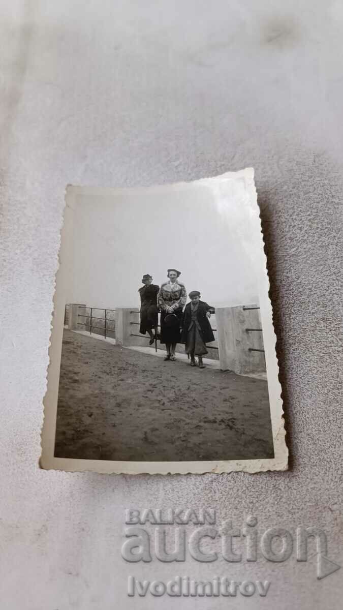 Photo Plovdiv Bunardjika Two women and a boy 1938