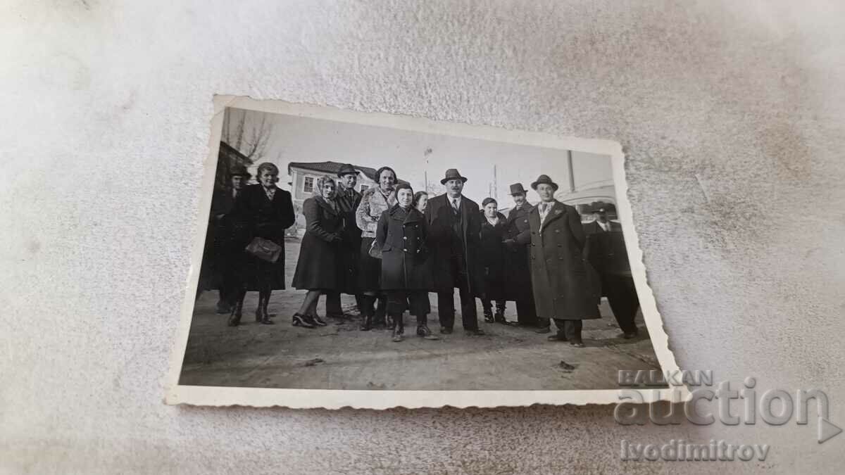 Φωτογραφία Hisarya Άνδρες και γυναίκες στην πλατεία 1939