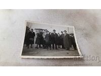 Снимка Хисаря Мъже и жени на площада 1939