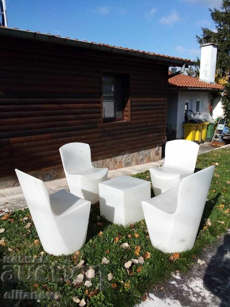 Σετ ιταλικού σχεδιαστή για τραπέζι και καρέκλες κήπου