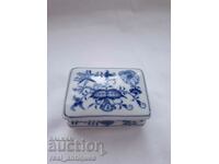 Porcelain box - Maysen blue onion