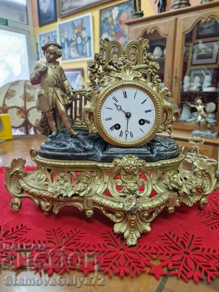 A great antique French mantel clock