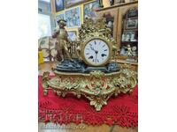 A great antique French mantel clock