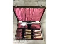 Tacâmuri - cutie, Anglia