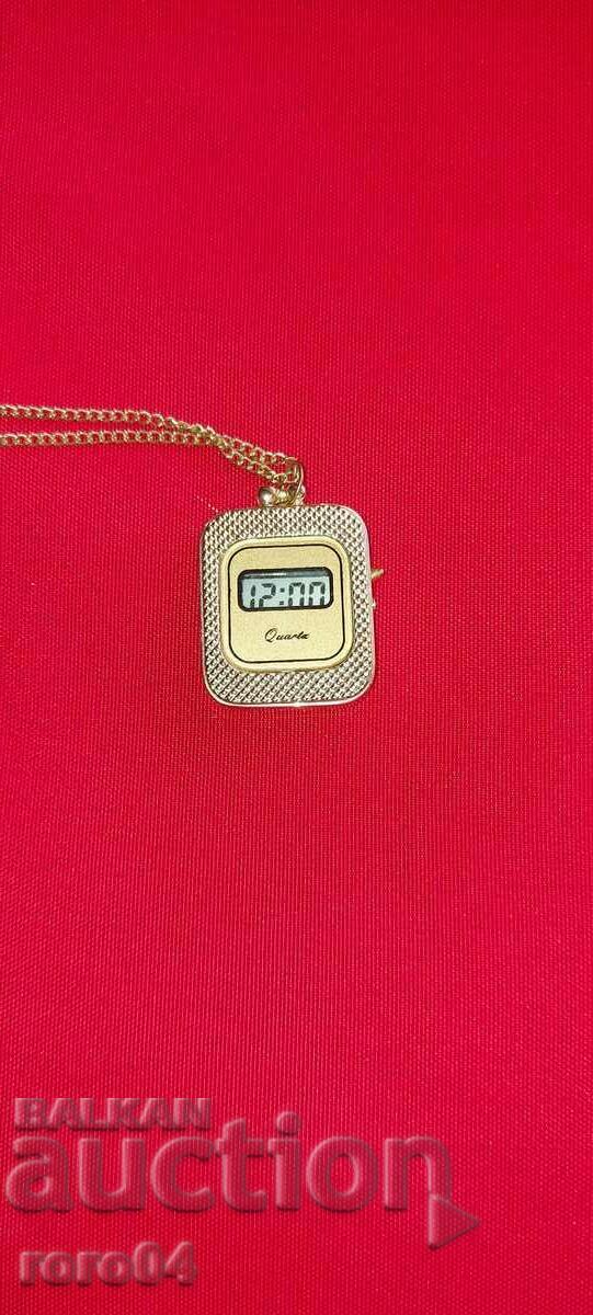 ELECTRONIC WATCH - MEDALLION - WORKING - 5