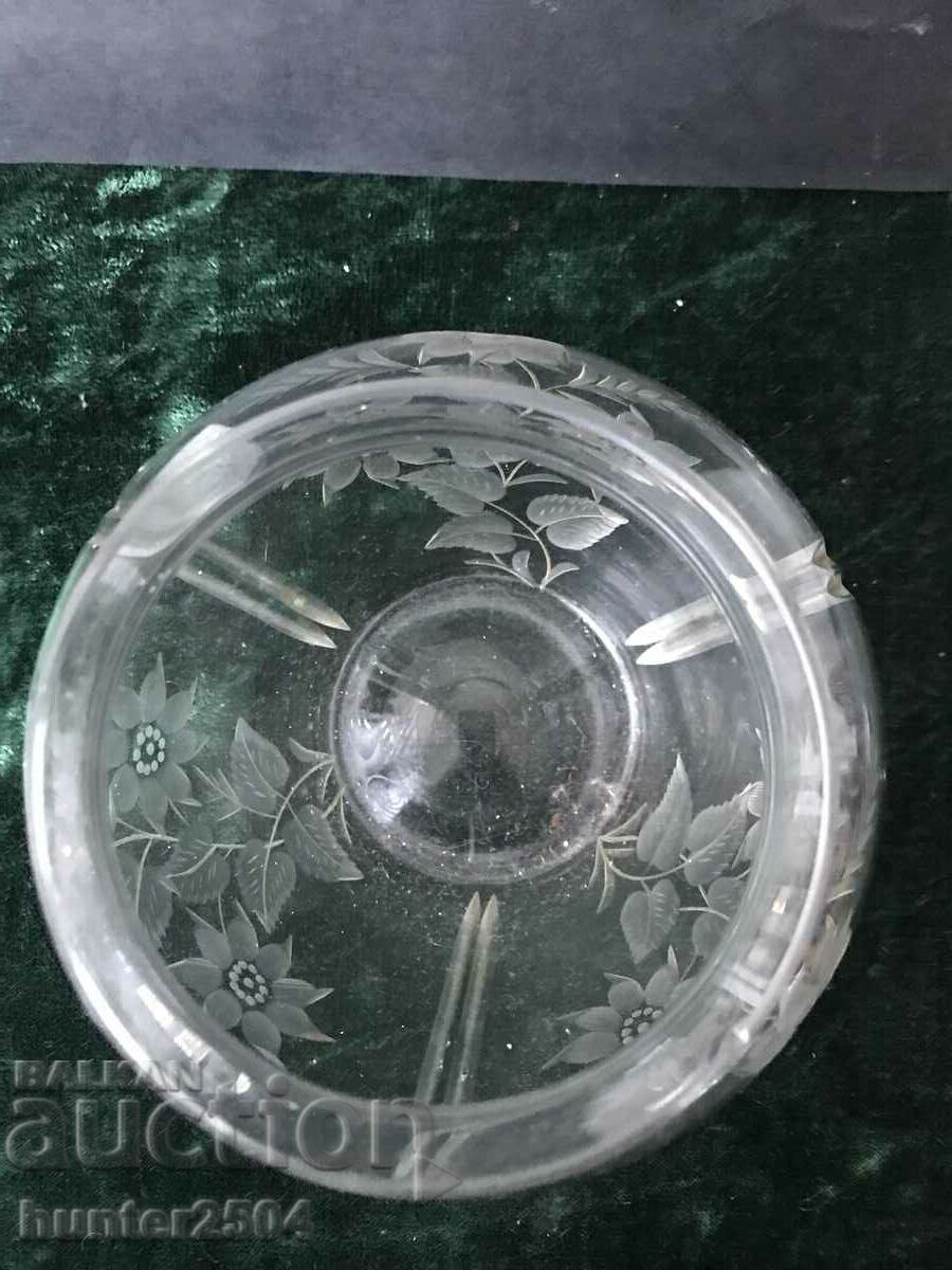 Auction  Vase-15/10 cm, richly engraved