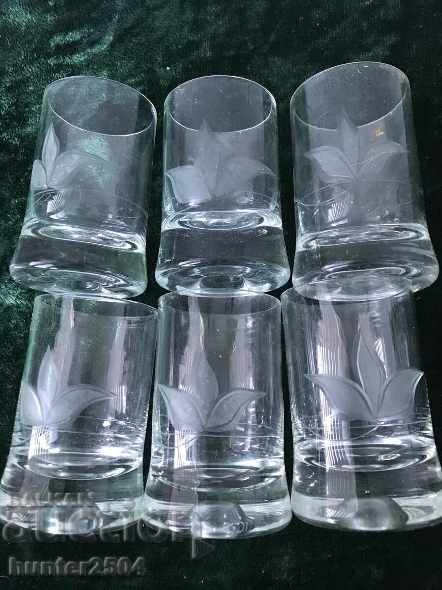 Cupe-9/5 cm, gravate cu preț € 10.95 | 21.42 BGN Cupe-9/5 cm, gravate cu preț € 10.95 | 21.42 BGN