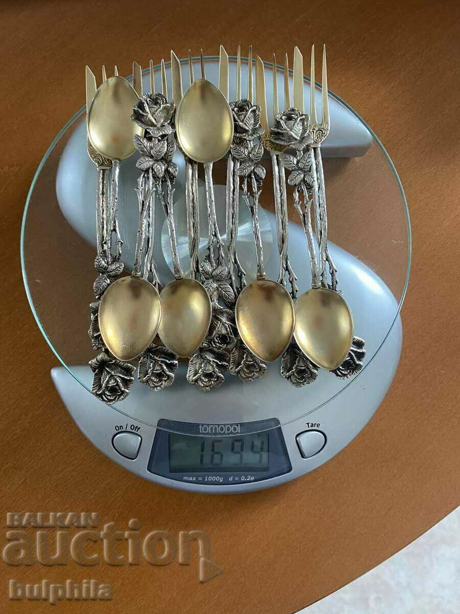 Livrarea Set de 6 furculite argintii pentru desert si 6 linguri. Aurit. Livrarea Set de 6 furculite argintii pentru desert si 6 linguri. Aurit.