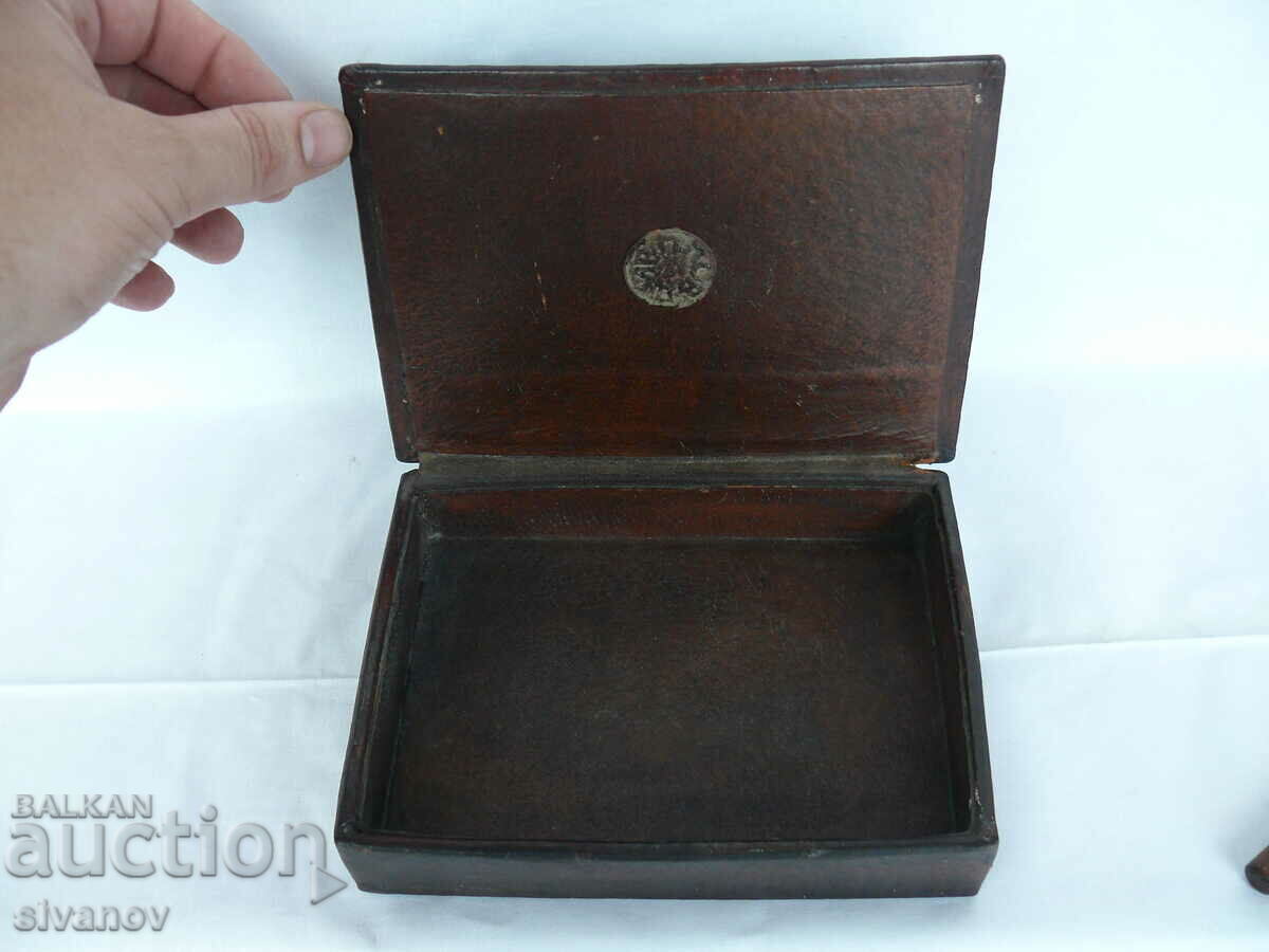 Interesting old leather jewelry box #2161 with price 19.99 BGN | € 10.22