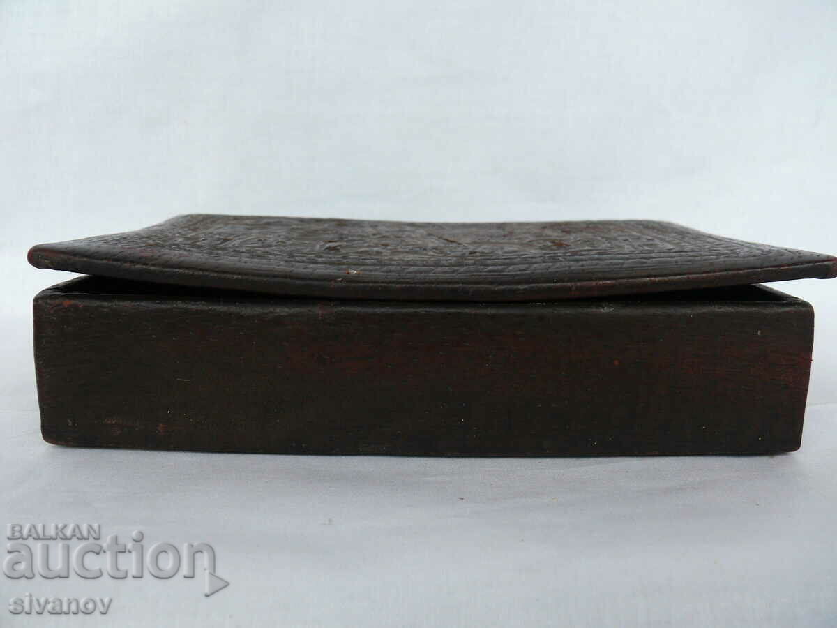 Auction  Interesting old leather jewelry box #2161