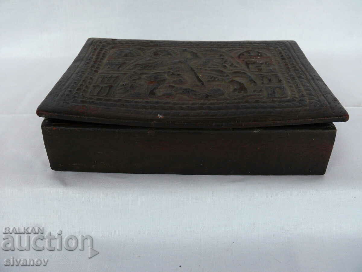 Delivery of Interesting old leather jewelry box #2161