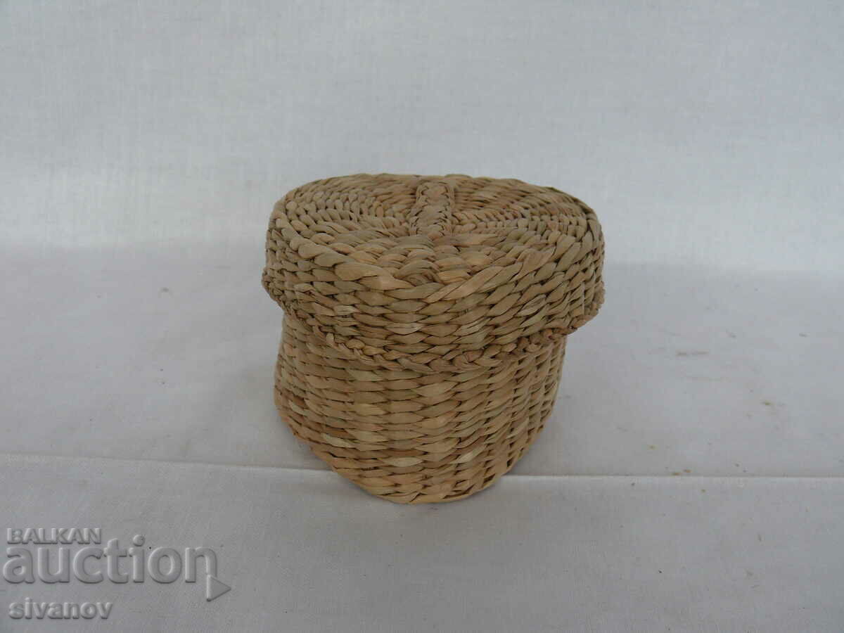 Ενδιαφέρουσα παλιά κοσμηματοθήκη #2163 με τιμή 9.99 BGN | € 5.11 Ενδιαφέρουσα παλιά κοσμηματοθήκη #2163 με τιμή 9.99 BGN | € 5.11